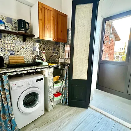 Independent In The Center Of * Katania